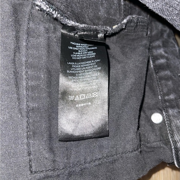 BDG by Urban Outfitters Girlfriend Highrise Black Distressed Shorts. Size 24 - Picture 4 of 5